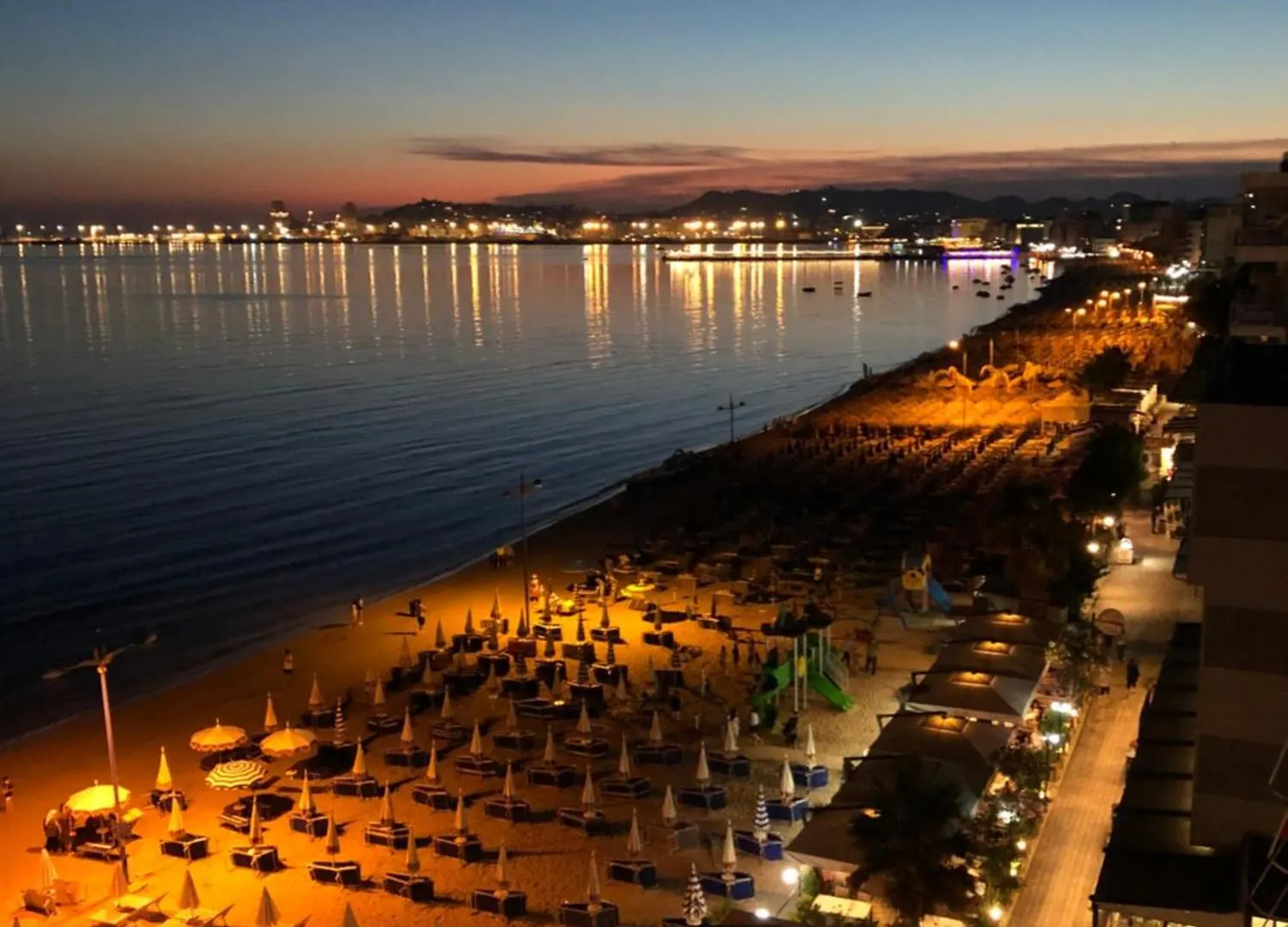 公寓 Sun, Sea And Serenity - Beachfront Apt With Sunset Views And Soothing Waves Durrës