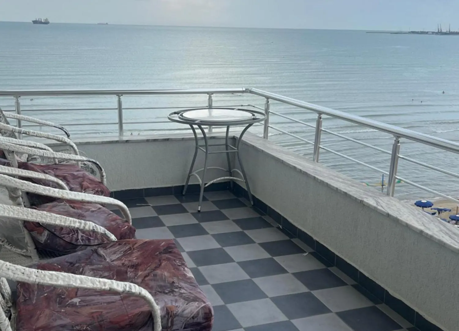 Sun, Sea And Serenity - Beachfront Apt With Sunset Views And Soothing Waves Durrës 公寓