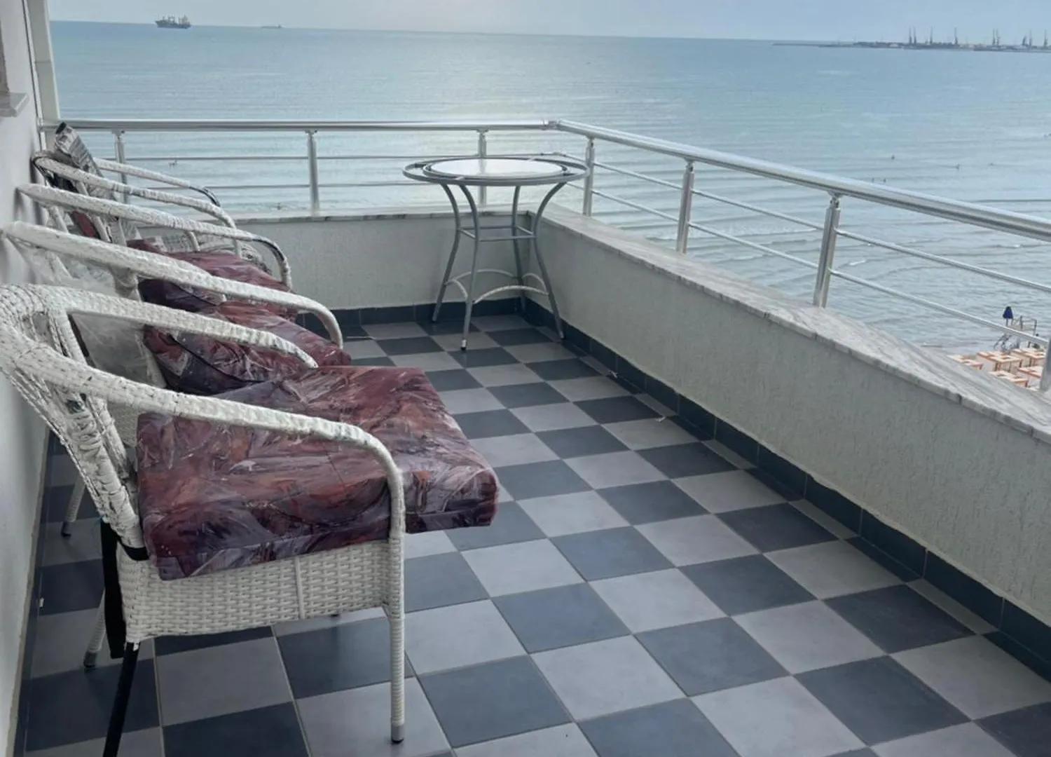 公寓 Sun, Sea And Serenity - Beachfront Apt With Sunset Views And Soothing Waves Durrës 阿尔巴尼亚