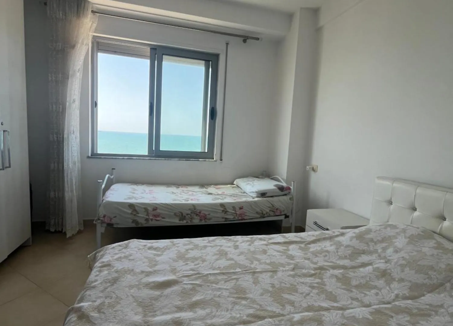 Sun, Sea And Serenity - Beachfront Apt With Sunset Views And Soothing Waves Durrës