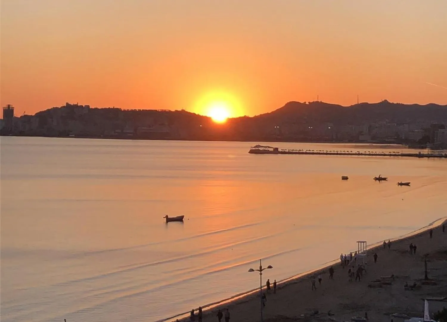 公寓 Sun, Sea And Serenity - Beachfront Apt With Sunset Views And Soothing Waves Durrës