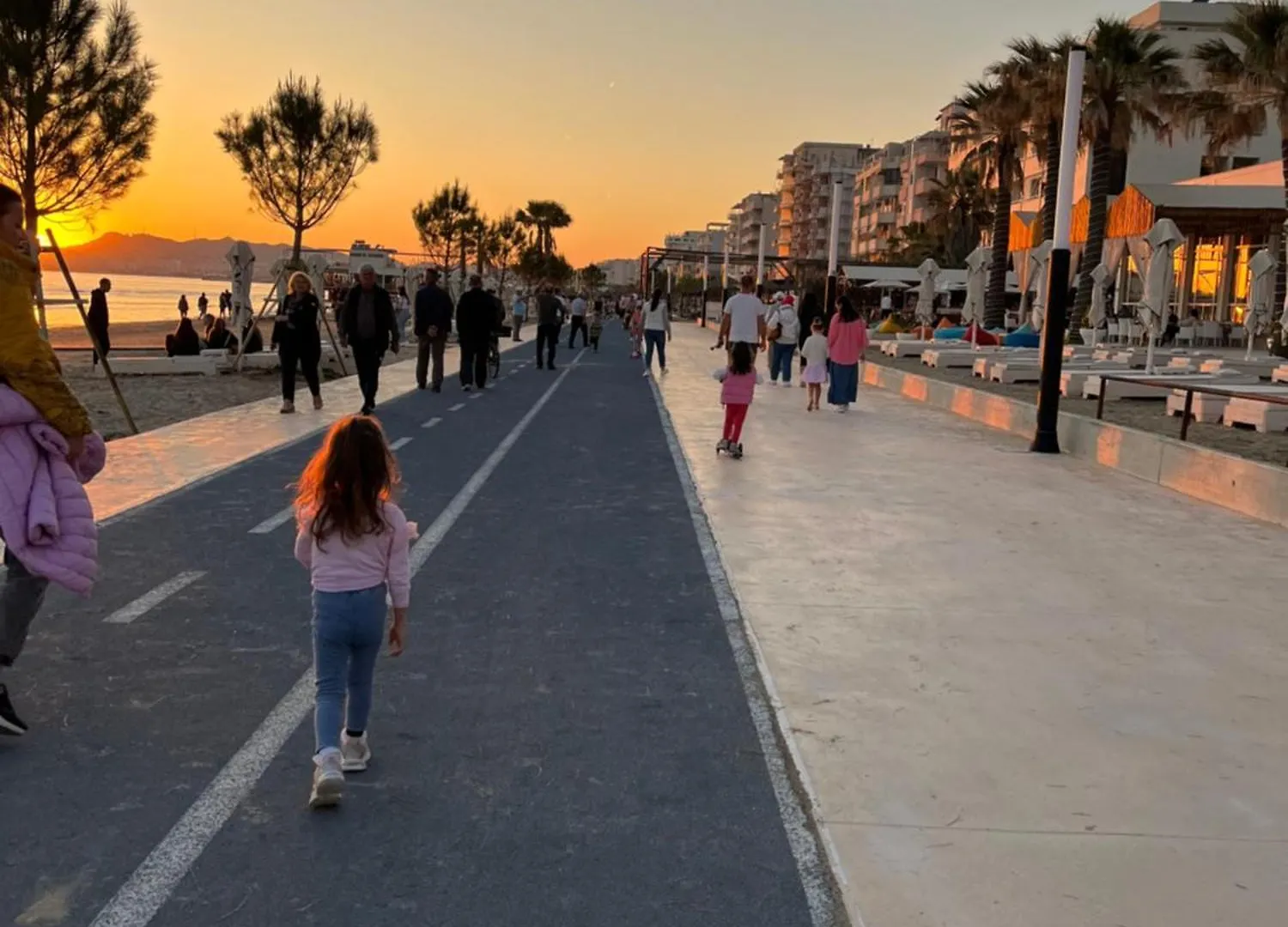 Sun, Sea And Serenity - Beachfront Apt With Sunset Views And Soothing Waves Durrës